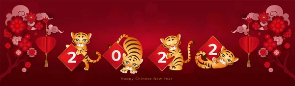 Kaplanın Çin Yeni Yılı. Farklı pozlarda şirin kaplanların olduğu tebrik kartı. Tabelaları 2022, kırmızı arka planda Asya bulutları, çiçekler ve fenerler. Davetiyeler ve poster için. Vektör illüstrasyonu.