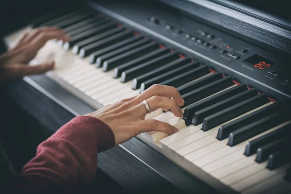 Female Hands Playing Digital Piano — Stok fotoğraf