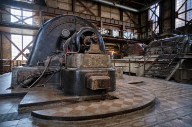 ISTANBUL, TURKEY, 11 Mayıs 2022: İstanbul Bilgi Üniversitesi kampüsü içinde yer alan Osmanlı İmparatorluğu 'nun eski ilk elektrik santrali Santralİstanbul Enerji Müzesi' nden iç detay.