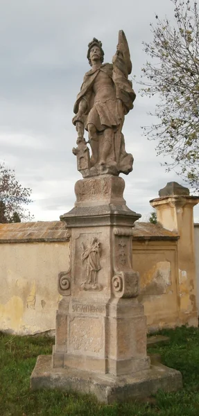 Estatua de San Juan de Nepomuk en la Iglesia de Vtelno —  Fotos de Stock