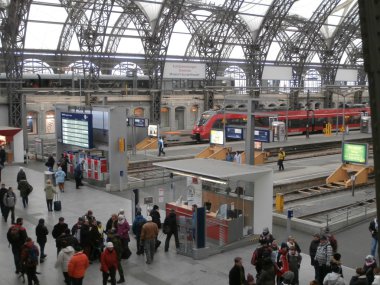 Dresden ana tren istasyonu, Almanya (2013-12-07)