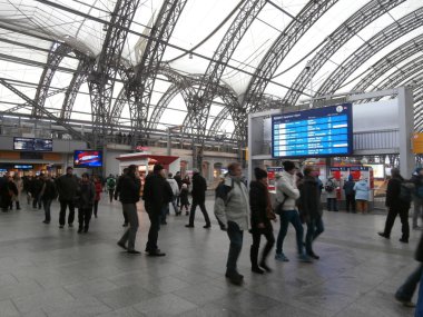 Dresden ana tren istasyonu, Almanya (2013-12-07)
