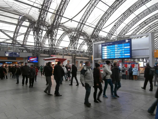 Dresden ana tren istasyonu, Almanya (2013-12-07) — Stok fotoğraf