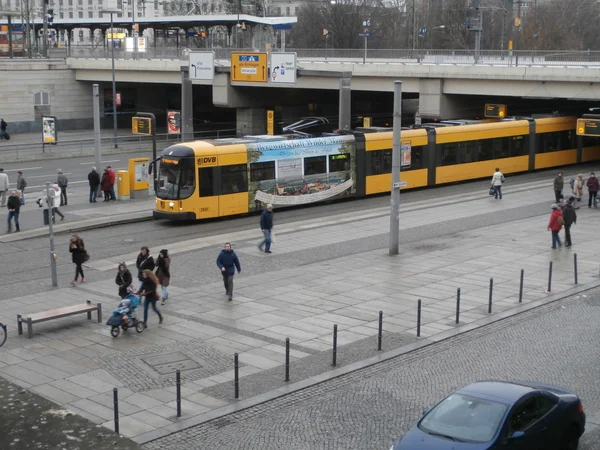 Tramvaj v Drážďanech, Německo (2013-12-07) — Stock fotografie