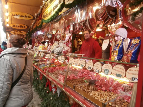 Dresden Noel piyasasında altmarkt, Almanya (2013-12-07) — Stok fotoğraf