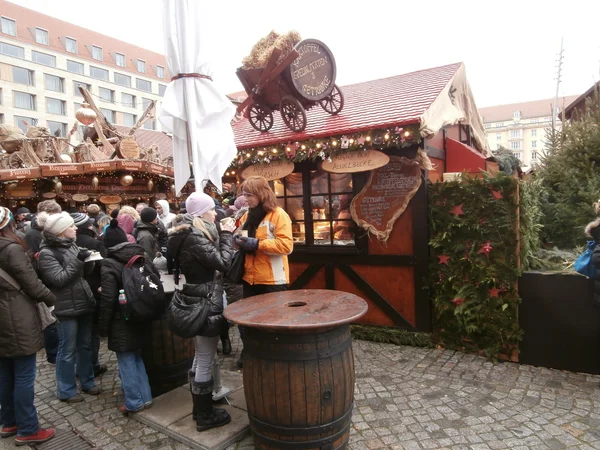 Dresden Noel piyasasında altmarkt, Almanya (2013-12-07) — Stok fotoğraf