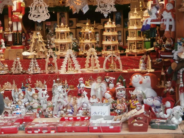 Christmas Market in Dresden on Altmarkt, Germany (2013-12-07) — Stock Photo, Image