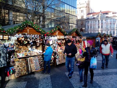 Noel pazarı üzerinde vaclavske namesti, prague, Çek Cumhuriyeti