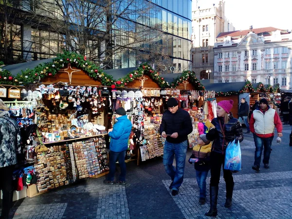 Mercado de Navidad en Vaclavske namesti, Praga, República Checa — Foto de Stock