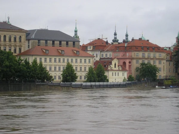Povodně 2013 - vltava od Mánesa most 2, Praha, Česká republika (2013-06-03) — Stock fotografie