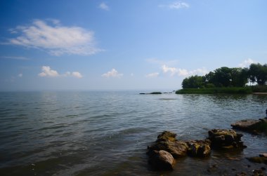 Suyun üzerinde bulutlar