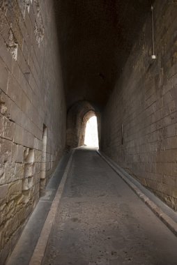 uzun ıssız kapalı geçit