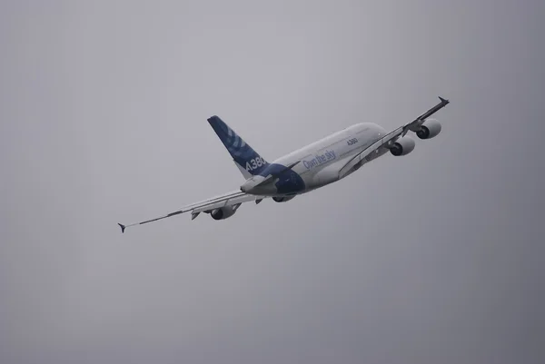 Airbus a380 repülő off — Stock Fotó