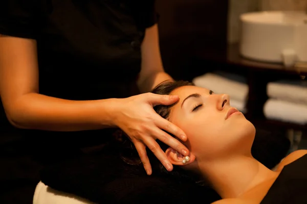 Face massage. Spa Treatment. — Stock Photo, Image