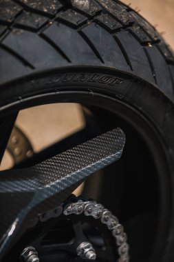 Almerya, İspanya - 4 Mayıs 2021: Dunlop Xperience galerisi sırasında Dunlop motorsiklet lastiği manzarası ve Almerya, İspanya 'da test.