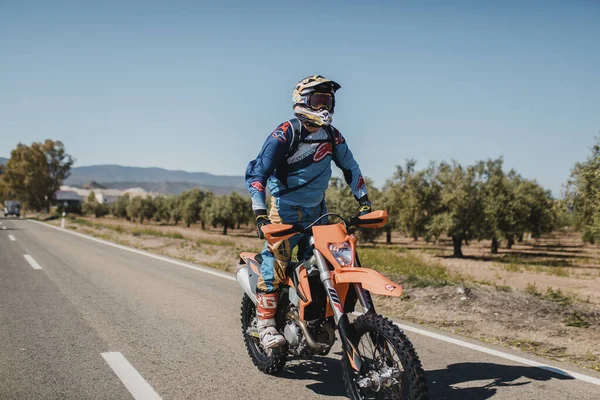 Αλμερία Ισπανία Μαΐου 2021 Ένας Αναβάτης Motocross Ιππασίας Από Δρόμο — Φωτογραφία Αρχείου