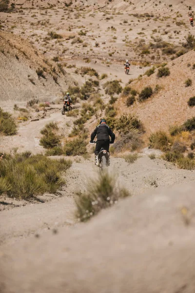 Almería España Mayo 2021 Motocross Riders Riding Downhill Tabernas Desert — Foto de Stock