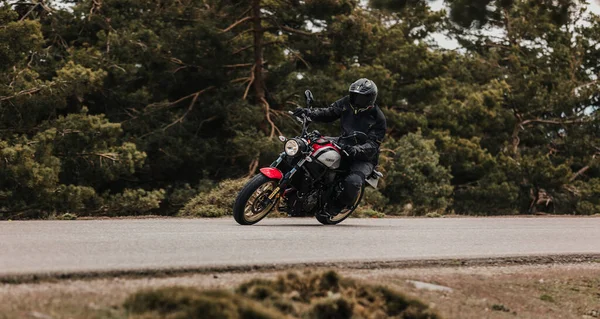 Calar Alto Espanha Maio 2021 Homem Montando Uma Motocicleta Yamaha — Fotografia de Stock