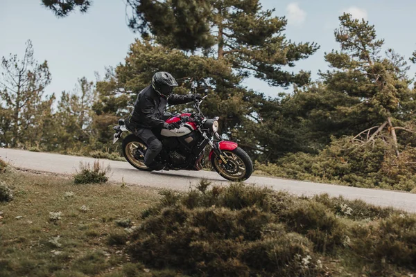 Calar Alto Spain May 2021 Людина Мотоциклі Yamaha Xsr700 Між — стокове фото