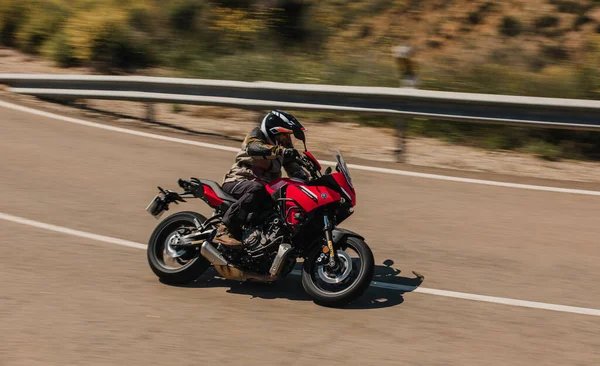 Альмерія Іспанія Травня 2021 Людина Мотоциклі Yamaha Tracer Гірській Дорозі — стокове фото