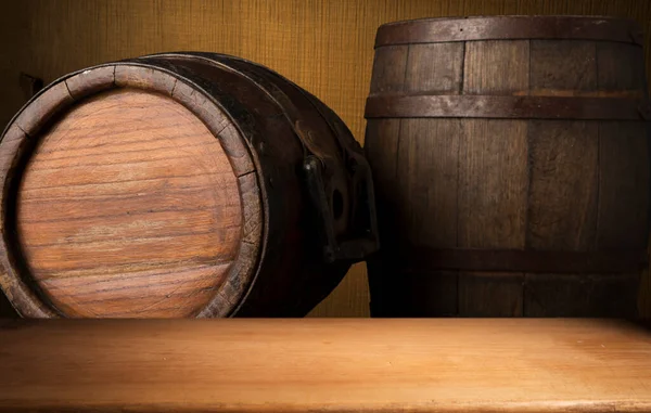 Barrica de roble de madera aislada sobre fondo blanco — Foto de Stock