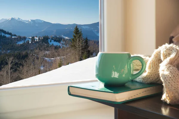 Fond Hiver Tasse Avec Canne Bonbons Écharpe Laine Gants Sur — Photo