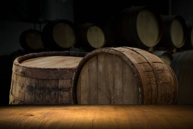 fıçının arka planı ve aşınmış eski ahşap masa