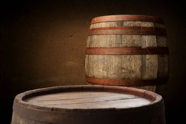 fıçının arka planı ve aşınmış eski ahşap masa