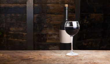 fıçının arka planı ve aşınmış eski ahşap masa