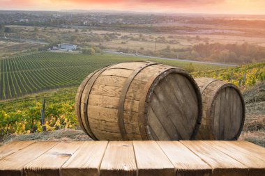 Olgun Şaraplık üzüm Toskana, İtalya üzerinde. Güzel şarap çiftlik, üzüm bağı. Gün batımı ılık ışık