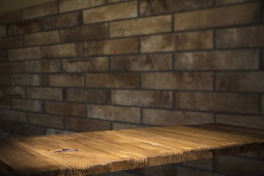 Endüstriyel arka plan, içi boş tuğla duvarlı grunge şehir sokağı