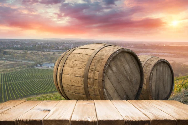 Olgun Şaraplık üzüm Toskana, İtalya üzerinde. Güzel şarap çiftlik, üzüm bağı. Gün batımı ılık ışık