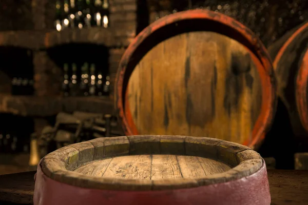 Wijn Vaten Een Oude Wijnkelder — Stockfoto