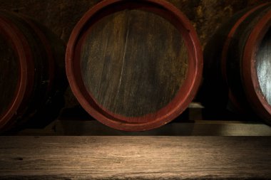 eski bir şarap mahzeni şarap varil