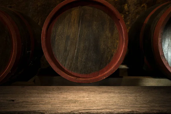 eski bir şarap mahzeni şarap varil