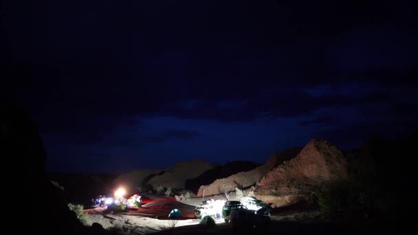 Base camp of tourists on off-road vehicles in the desert in the evening, time lapse — Stock Video