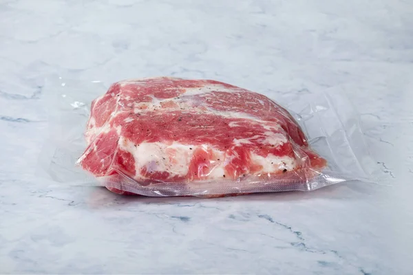 Carne Cottura Sous Vide Carne Confezionata Sottovuoto Tavolo Marmo — Foto Stock