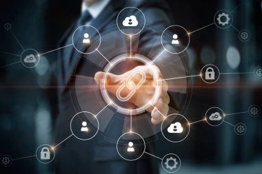 İş adamı bulanık bir arkaplan üzerindeki bağlantı ağında bir web bağlantısına tıklıyor.