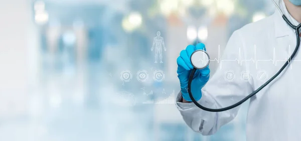 Concept Research Diagnosis Diseases Doctor Listening Virtual Screen — 图库照片