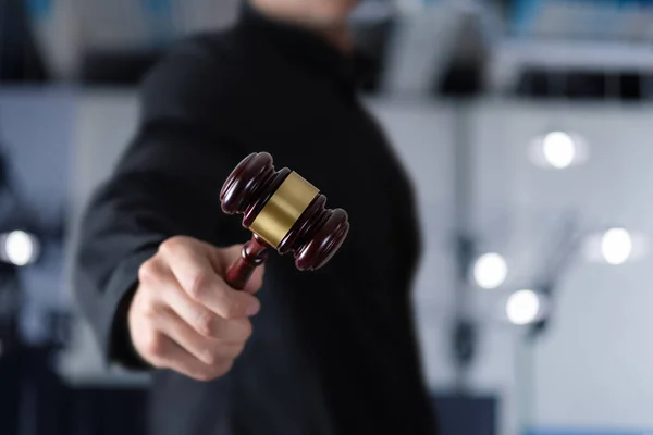 Auctioneer Stands Hammer Blurred Background — Stock fotografie