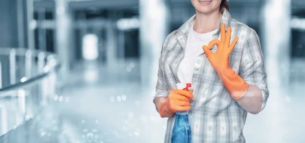 Cleaning Lady Shows Her Hand Job Well Done — Fotografia de Stock