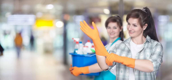 Concept Beginning Cleaning Twin Cleaning Lady Blurred Background — Fotografia de Stock