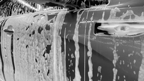 Aktives Kontaktloses Schaumstoff Auto Shampoo Auf Dem Auto Der Waschanlage — Stockfoto