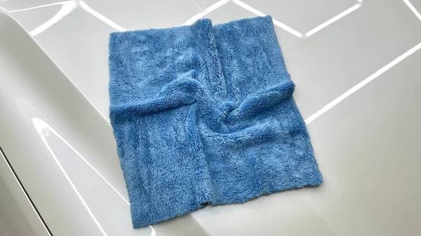 洗车用的微纤维毛巾 — 图库照片