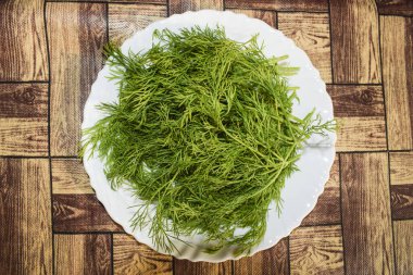 Dil yeşili yapraklı sebze, çiğ kış mevsimi özel sebze, bitkisel ot gibi ince eğrelti otu Asya, Hint veya Pakistan aromalı aromalı sebze.