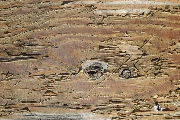 Hnědé Dřevěné Lupínky Praskliny Pozadí Poškozené Dřevo Stůl Loupání Vločky — Stock fotografie