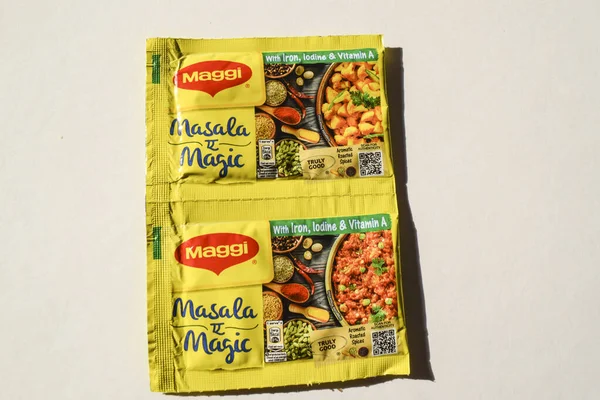 Maggi Masala Magiczne Sakwy Izolowane Białym Tle Maggi Marki Nestle — Zdjęcie stockowe