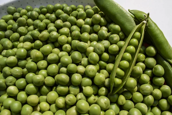 Vista Superior Los Guisantes Verdes Frescos Verduras Verdes Orgánicas Tazón —  Fotos de Stock