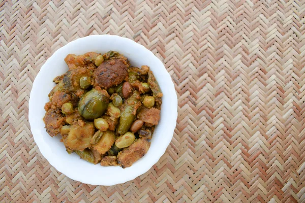 Prato Autêntico Gujarati Undhiyu Preparado Com Legumes Frescos Durante Festival — Fotografia de Stock