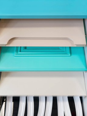 Mutfak maskesinin bir örneği. Mobilya aksesuarları. Mobilya üretimi.